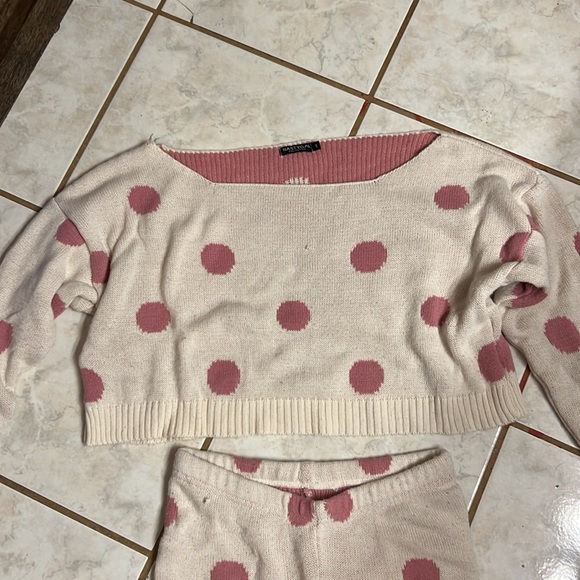 Nasty Gal size small pink and white Polk a dot outfit. Made of knitted material. - Picture 3 of 9